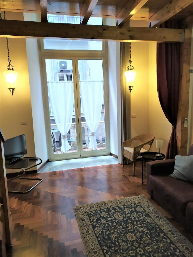 Il Castello Apartment نابولي المظهر الخارجي الصورة